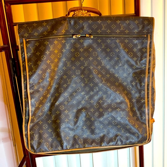 Louis Vuitton Malletier - Picture 1 of 9